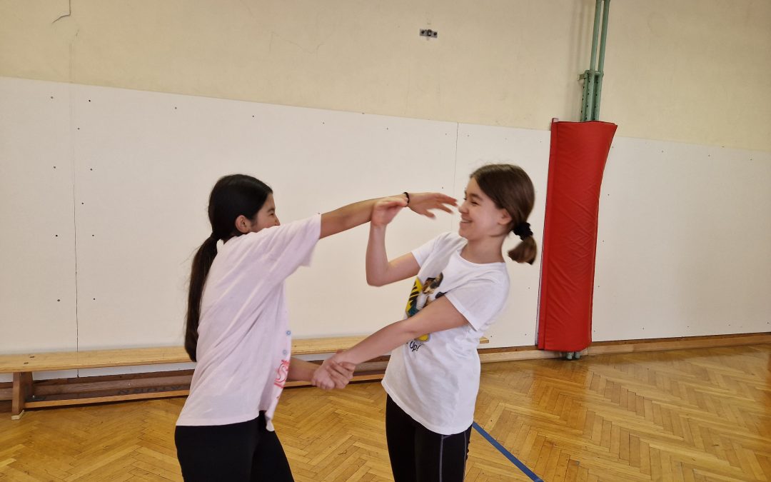 Selbstverteidigungskurs (1B, 4AB Mädchen)